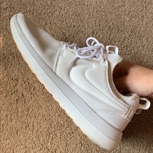 Nike Roshe Runs Size 7